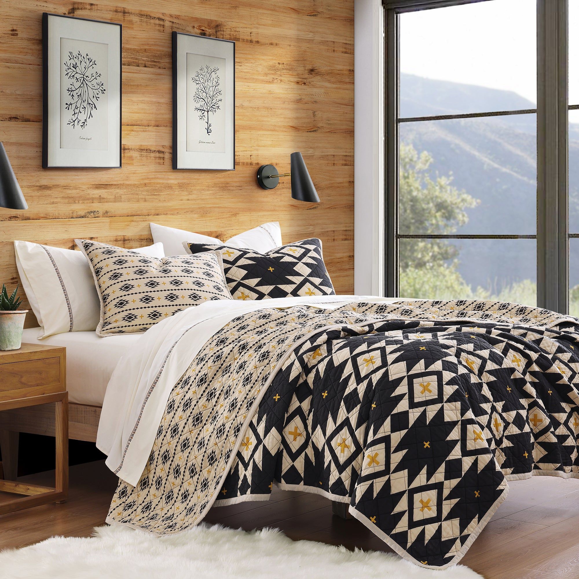 High Desert - King Reversible Quilt Set (Set of 3) - Black
