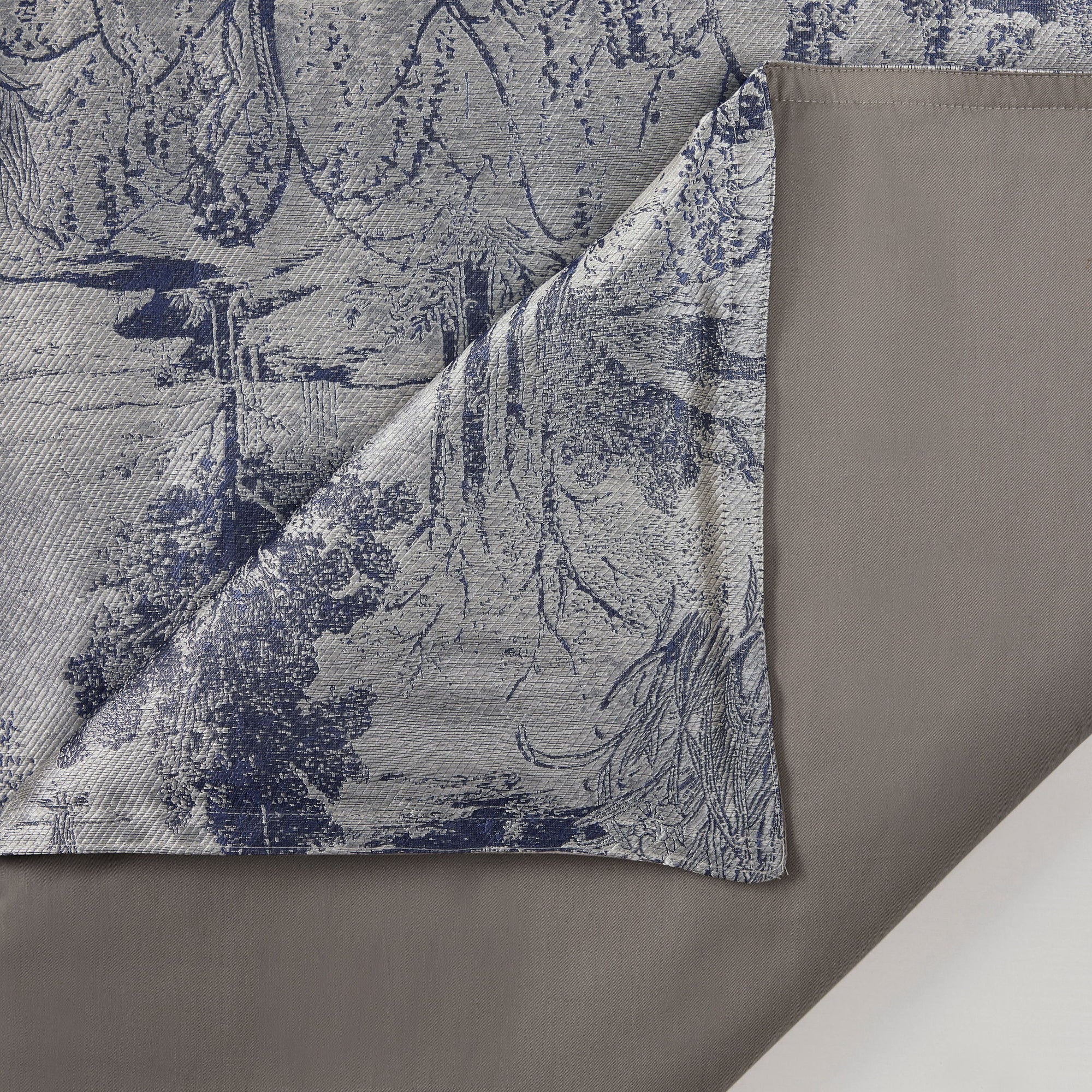 Pastoral Jacquard - Queen Comforter Set (Set of 3) - Silver