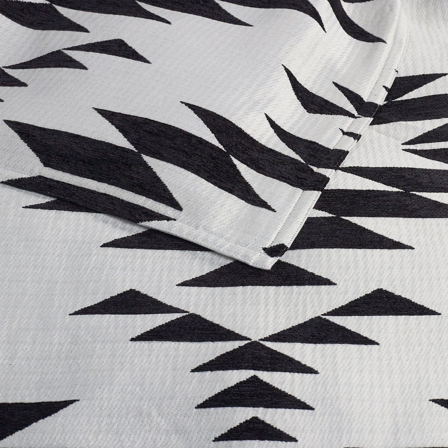 Amelia - Queen Aztec Comforter Set (Set of 3) - Black / White