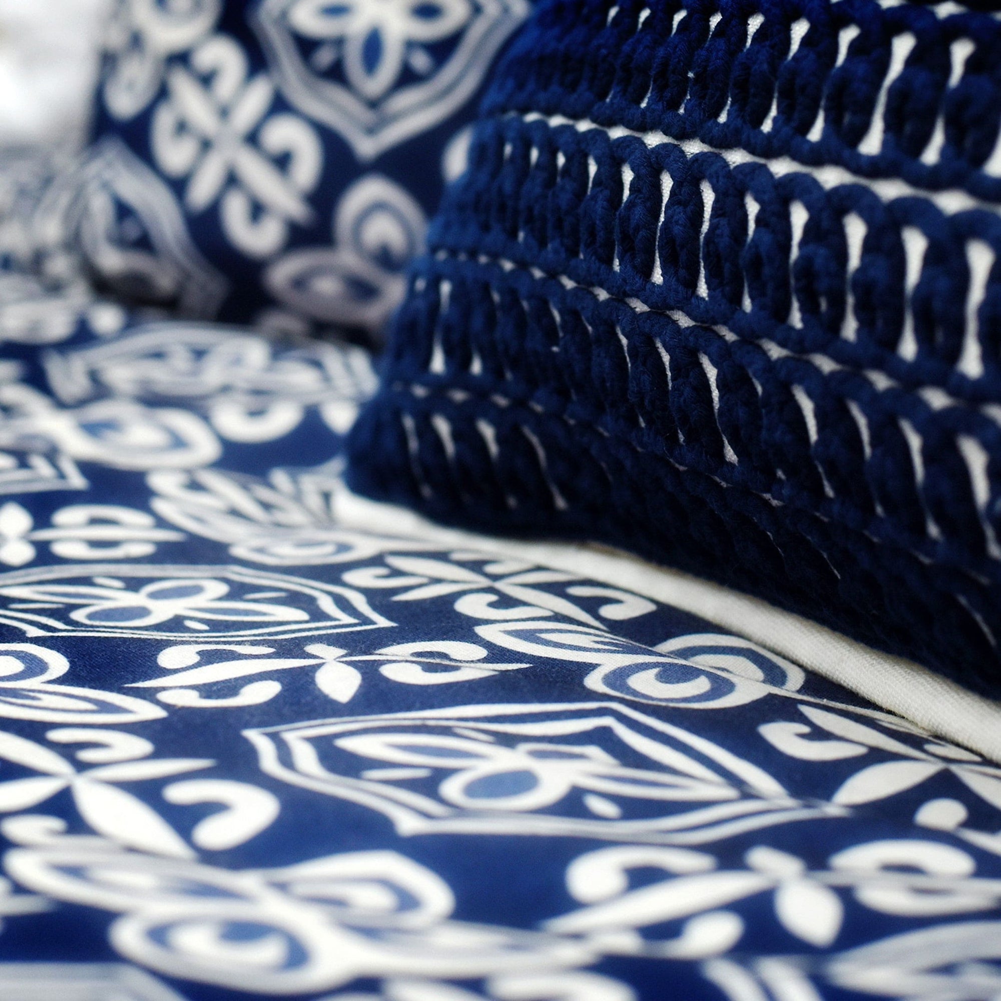 Monterrey - Queen Duvet Cover Set (Set of 4) - Blue / White