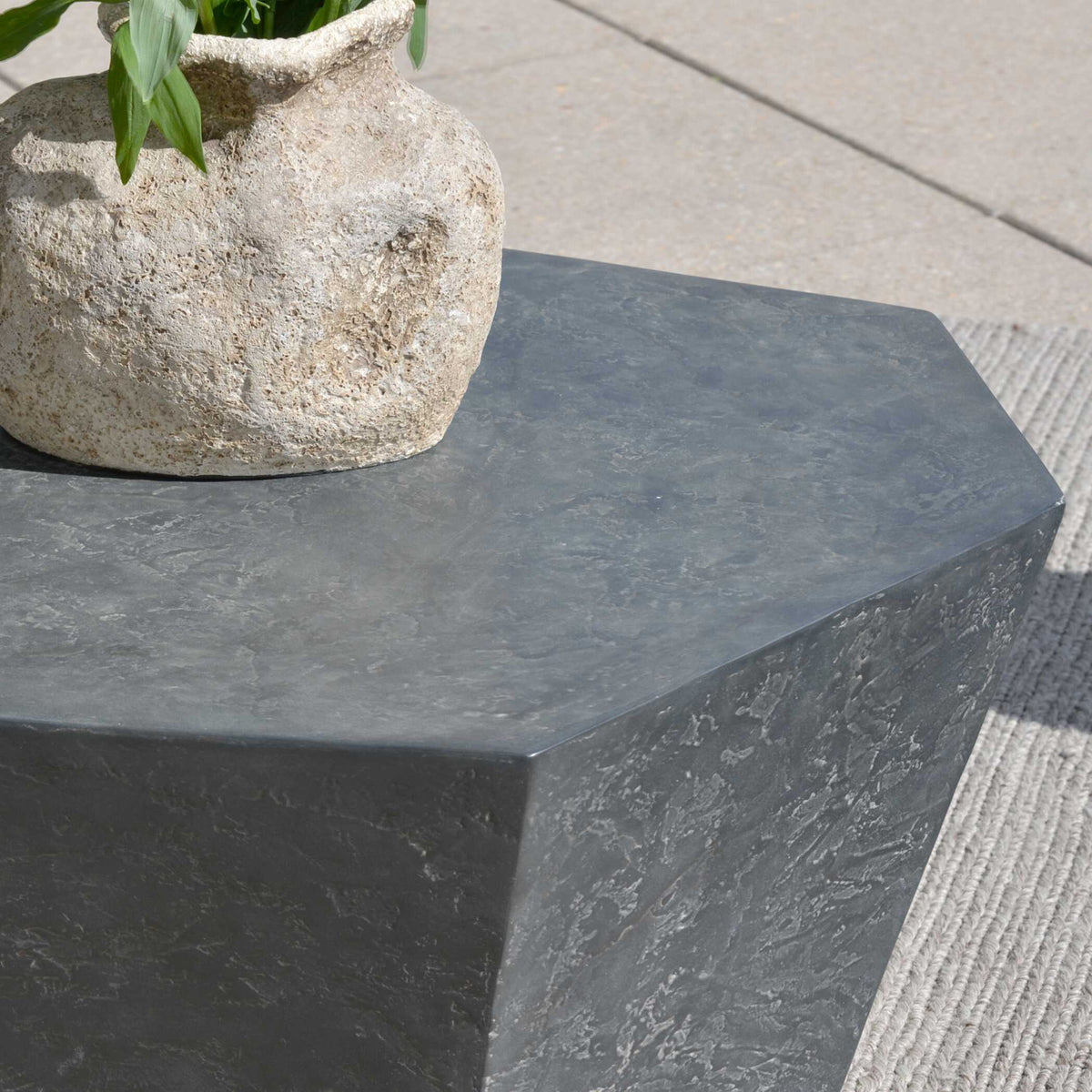 Parra - Outdoor Table