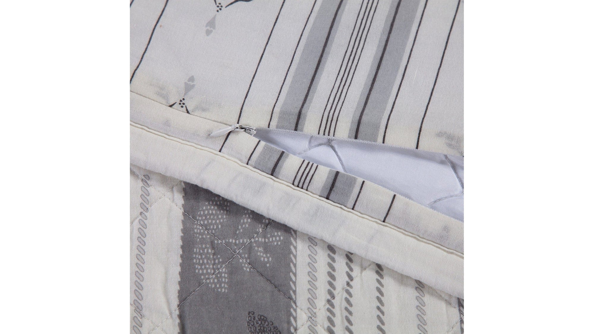 Patchwork Prairie - Full/Queen Reversible Quilt Set Set of 3 - Black