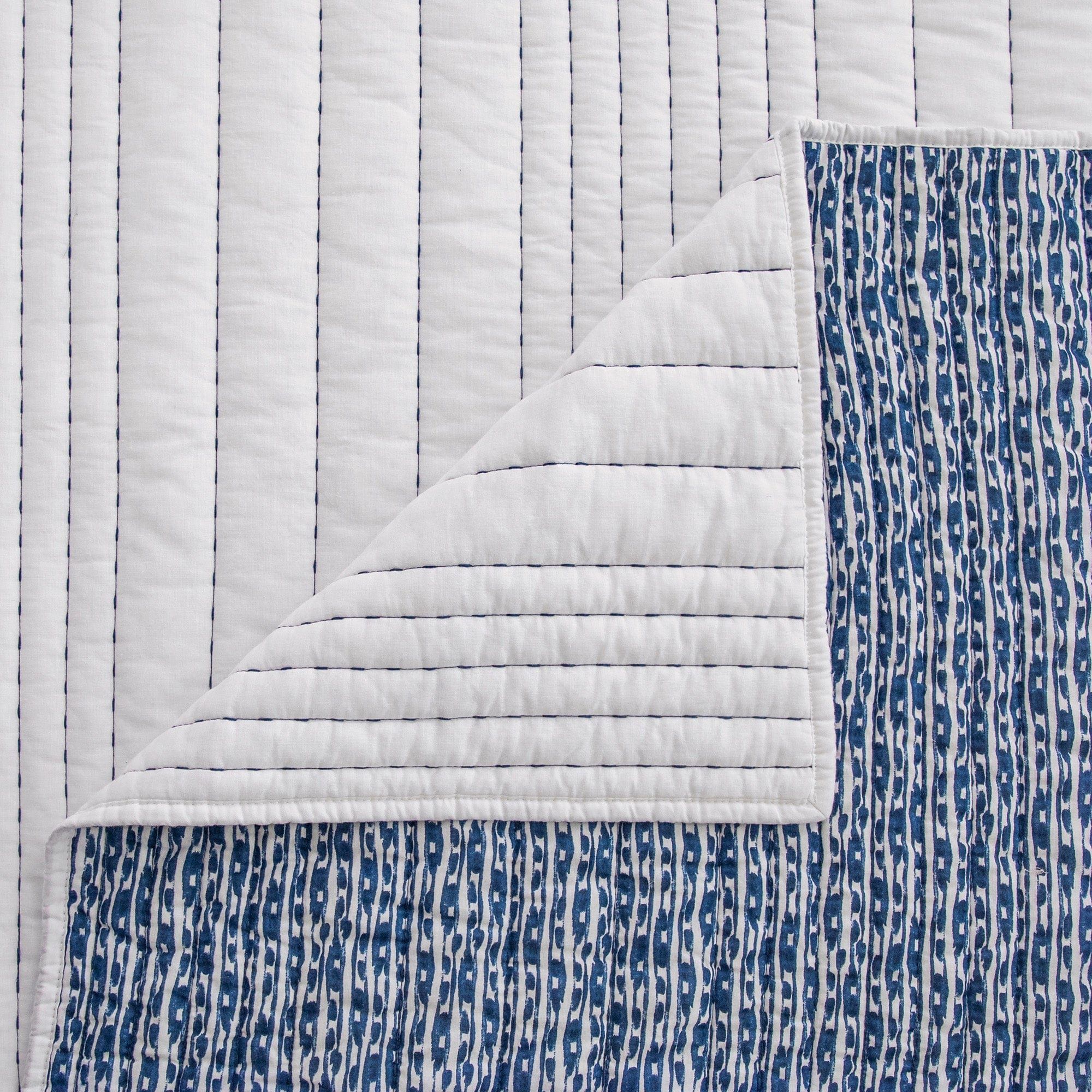 Indigo - Twin Staccato Reversible Quilt Set (Set of 2) - Blue / White