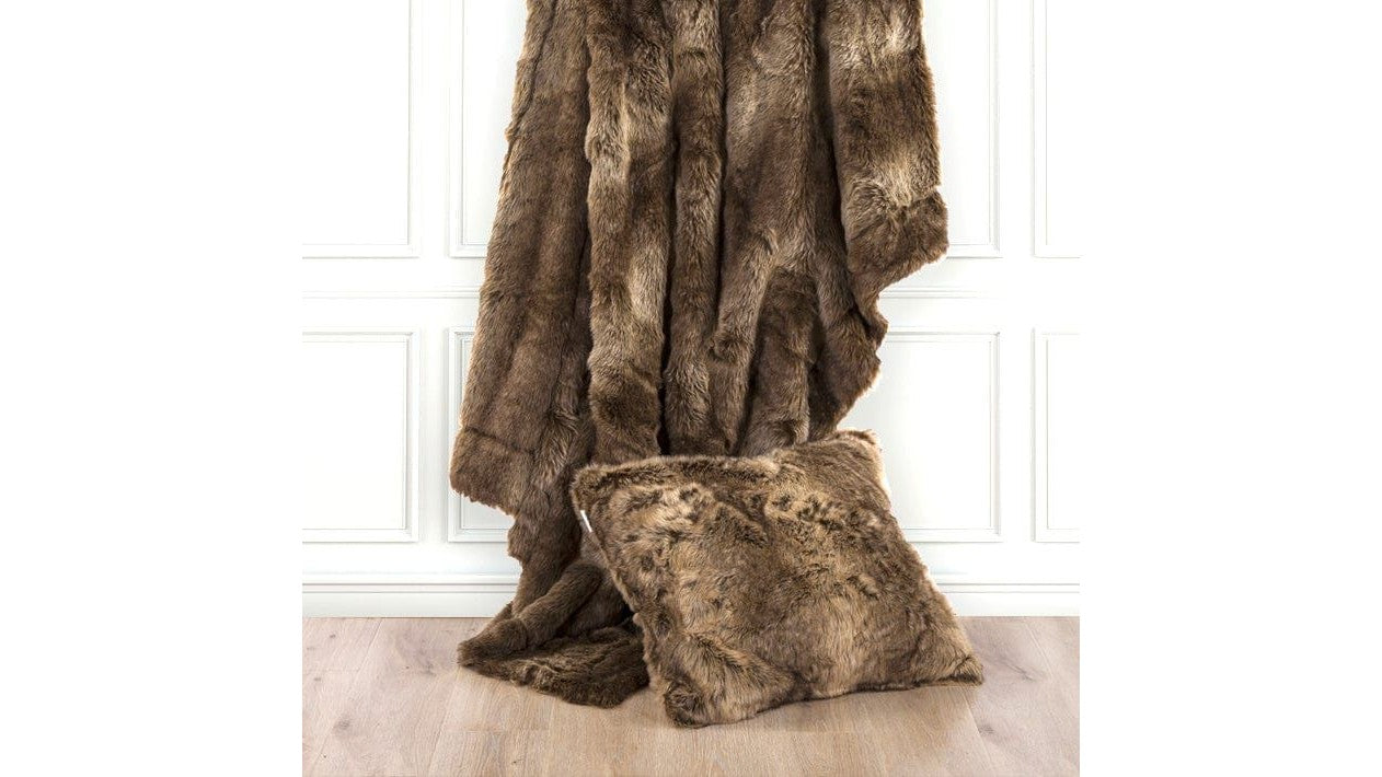 Wolf Fur - Faux Wolf Fur Oversized Throw Blanket - Brown