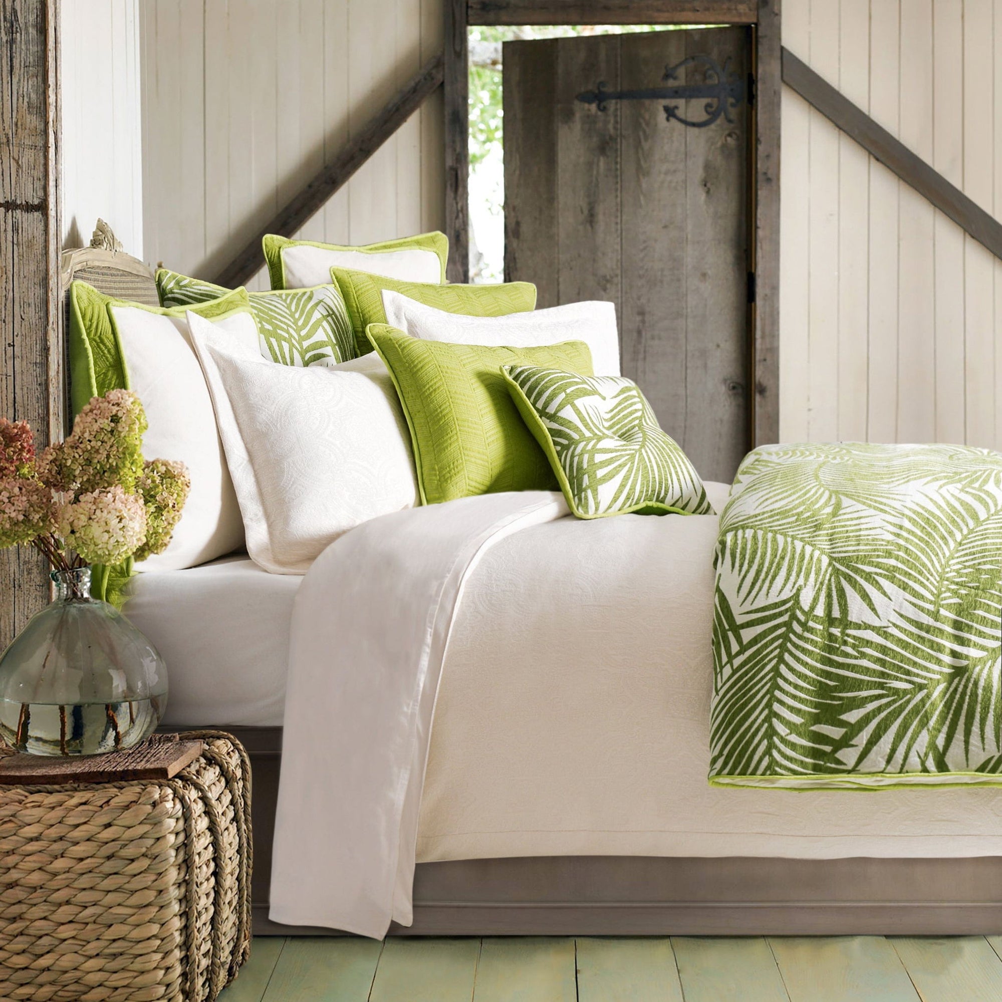 Capri - Queen Duvet Cover Set (Set of 4) - Green / White