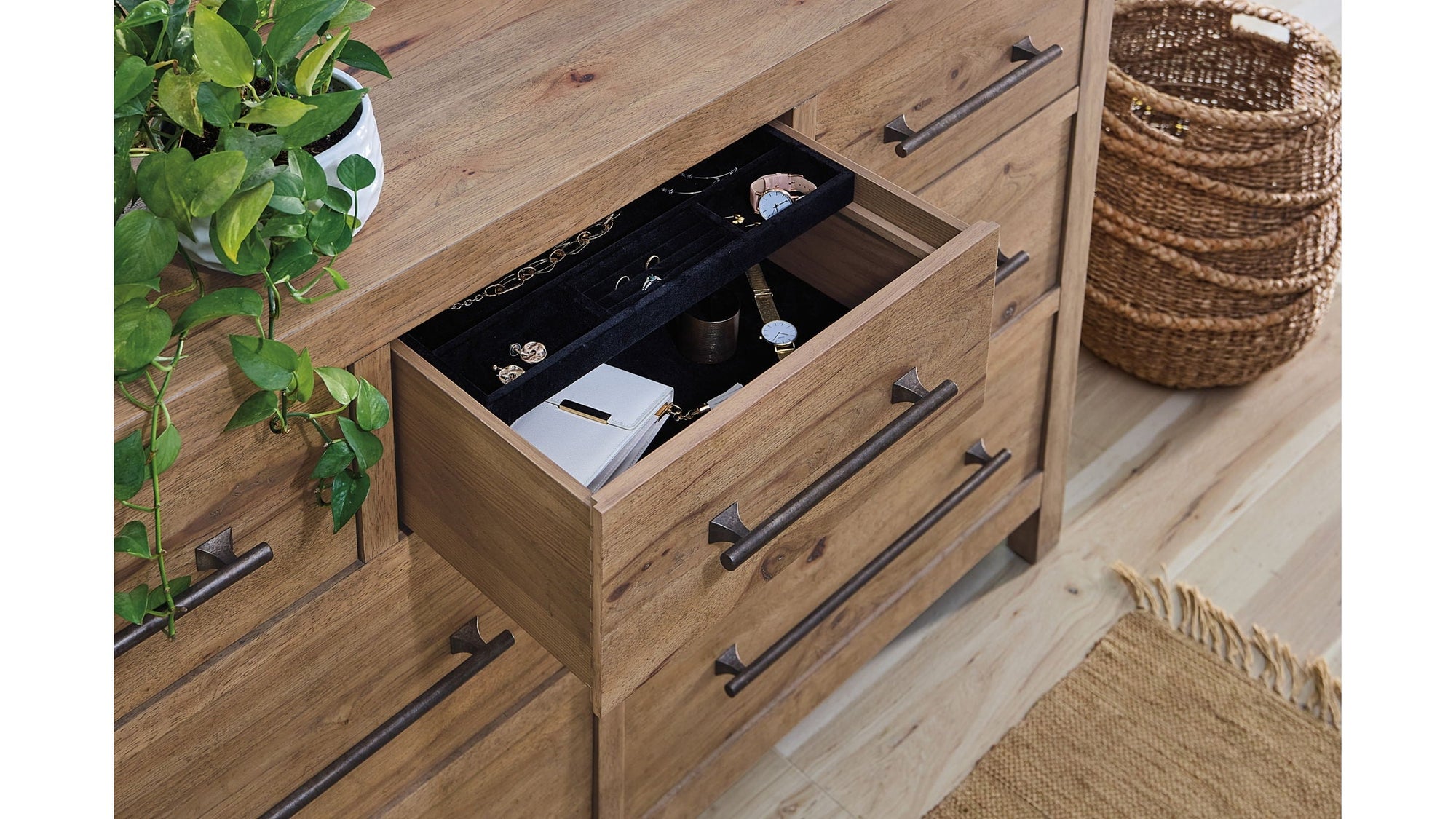 Vineyard Row - Seven-Drawer Dresser - Light Brown